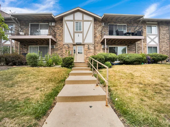 16W575 79th St APT 1-206, Willowbrook, IL 60527