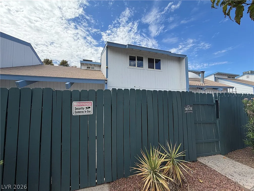 3 bed, 2.0 bath, 1260 sqft, $1,795 — Photo 2