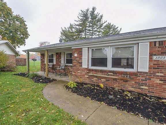 2nd image of 1925 S Fairview Ct