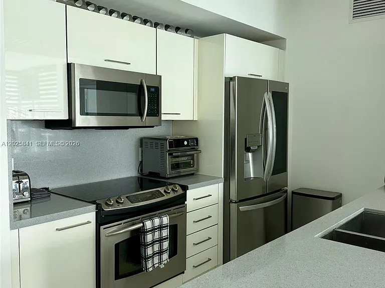 951 Brickell Ave #2810 — Photo 2