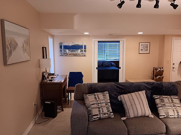 3rd image of 64 4th St APT B201