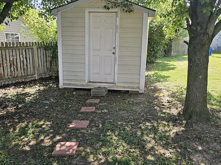 215 Strawberry Ct — Photo 19