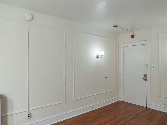 4th image of 940 W Agatite Ave #103
