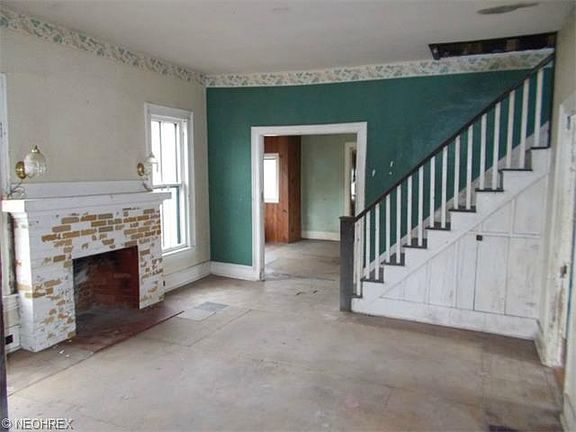 2nd image of 202 Orchard St