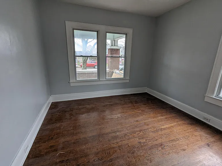 111 S Van Gilder St — Photo 4