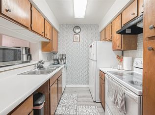 3075 Walnut Bend Ln APT 28, Houston, TX 77042