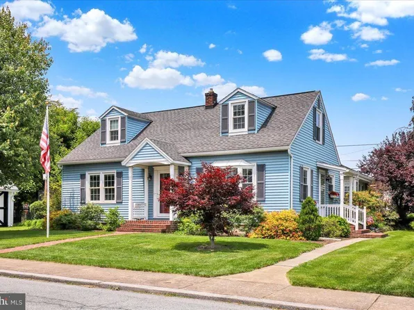 217 E Chestnut St, Cleona, PA 17042