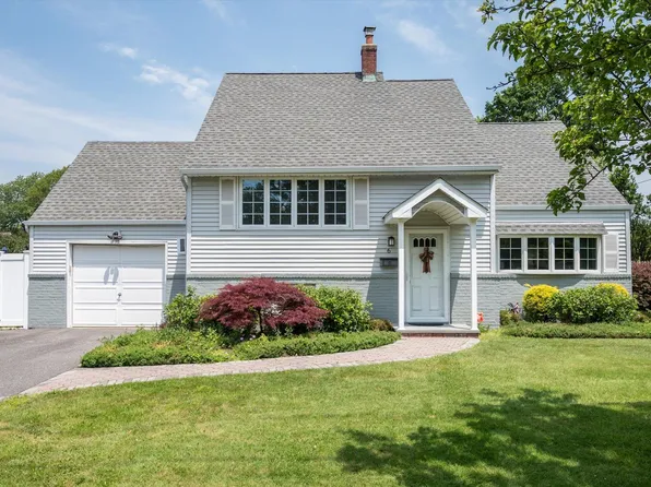 6 Plumtree Lane, South Huntington, NY 11746