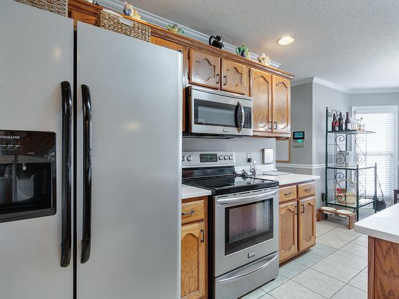 5th image of 2040 Oak Springs Dr