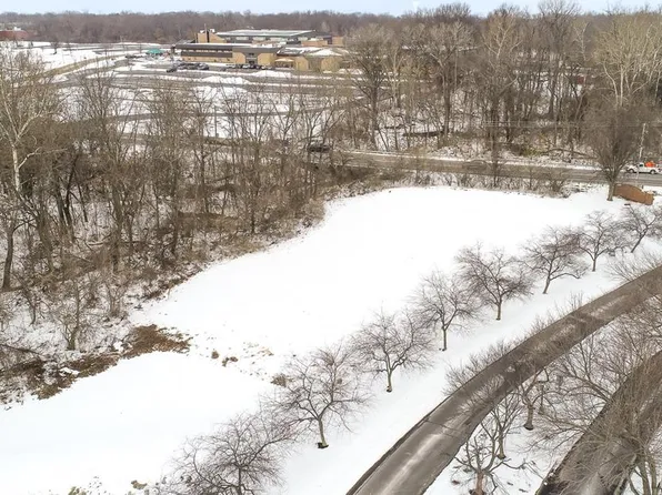 906 Hawthorne Pl, O'Fallon, IL 62269