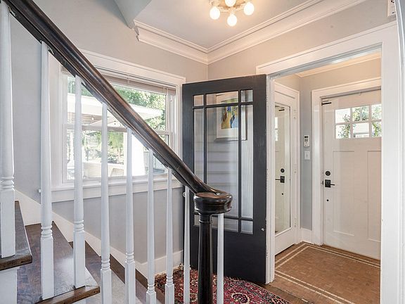 3rd image of 1121 Calvin Ave SE