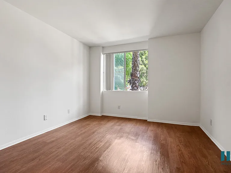 Bedroom with Windows and Vinyl Flooring