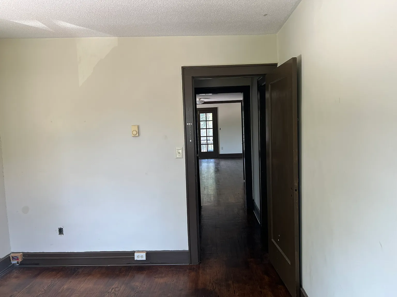 1 bed, 900 sqft, $550 — Photo 3