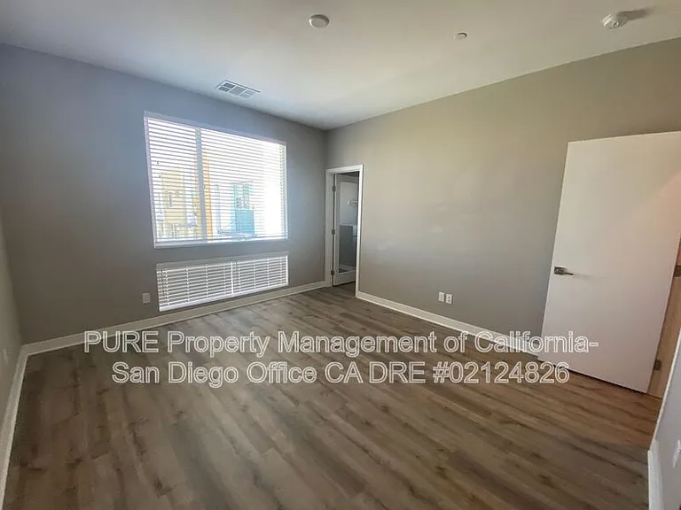 713 Shoreline Rd — Photo 2