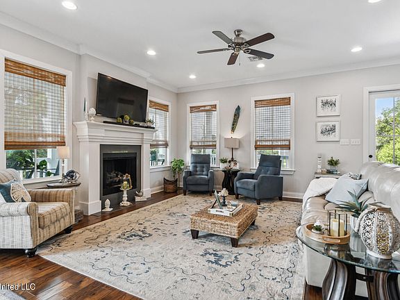 3rd image of 102 Bienville Dr