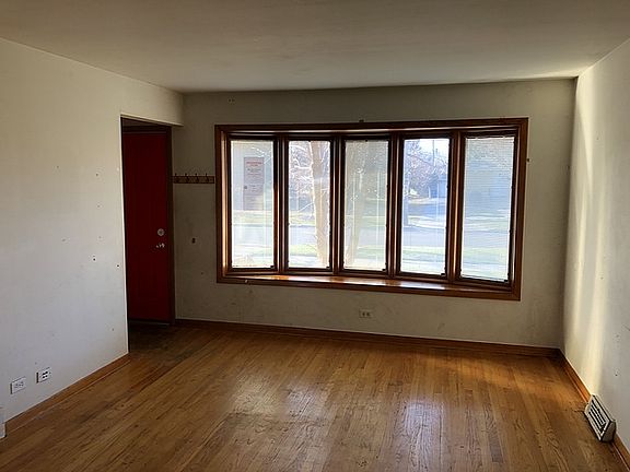 3rd image of 3641 Scott St