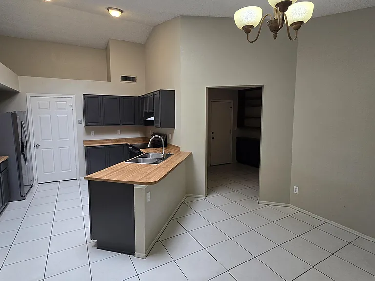 6320 W Shaw Butte Dr — Photo 8