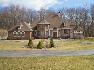 65 Pondhills Ct, Pleasant Valley, NY 12569