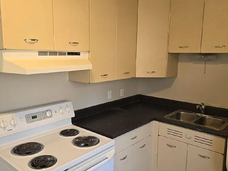 500 W 16th St #6 — Photo 11