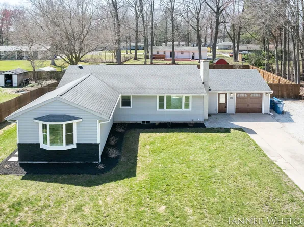 14465 Angelus Cir, Grand Haven, MI 49417