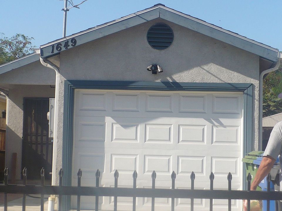 1st image of 1649 E 111th St