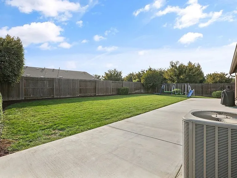 2423 W Corvina Ave — Photo 28