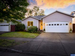 916 Trinity St NE, Albany, OR 97322