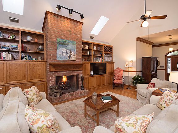 Great Room w/ Fireplace