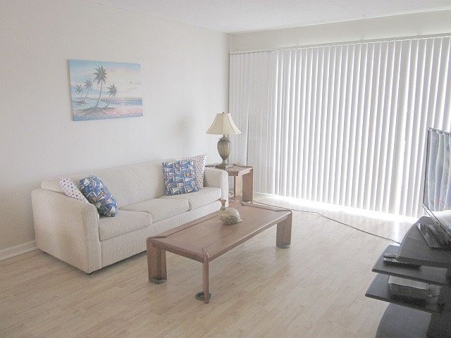 1st image of 10 Lynnhurst Dr #2070