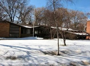 8565 N Lake Dr, Bayside, WI 53217