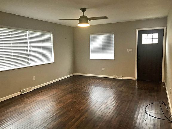 3rd image of 2706 Flint Dr