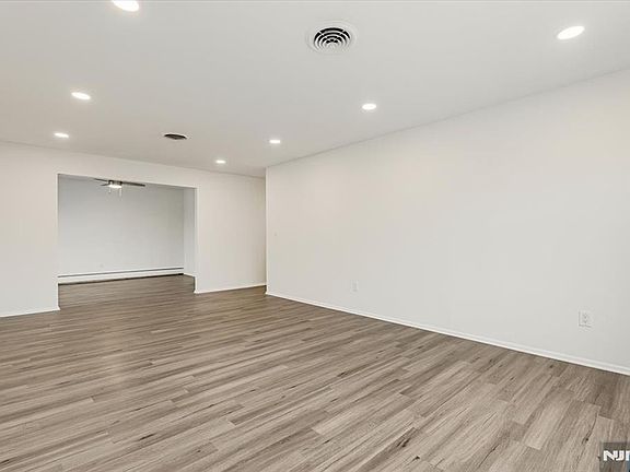 3rd image of 35 Field Rd