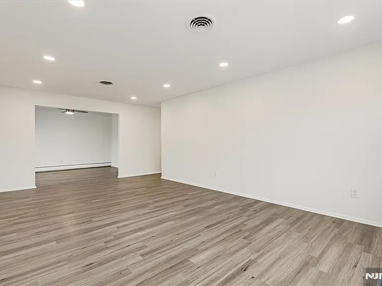 35 Field Rd — Photo 3