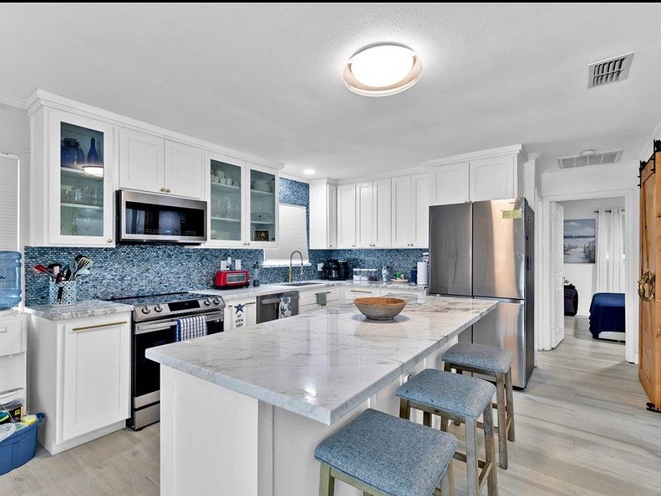 1st image of 210 W Gardenia St #12