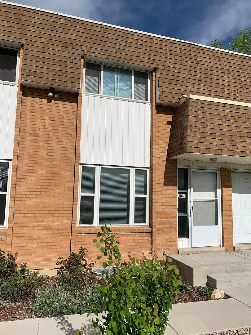 Beautiful 1 Bedroom, 1.5 Bath 2 story townhome style apartment in Loveland! 1508 W 29th Street — Photo 3
