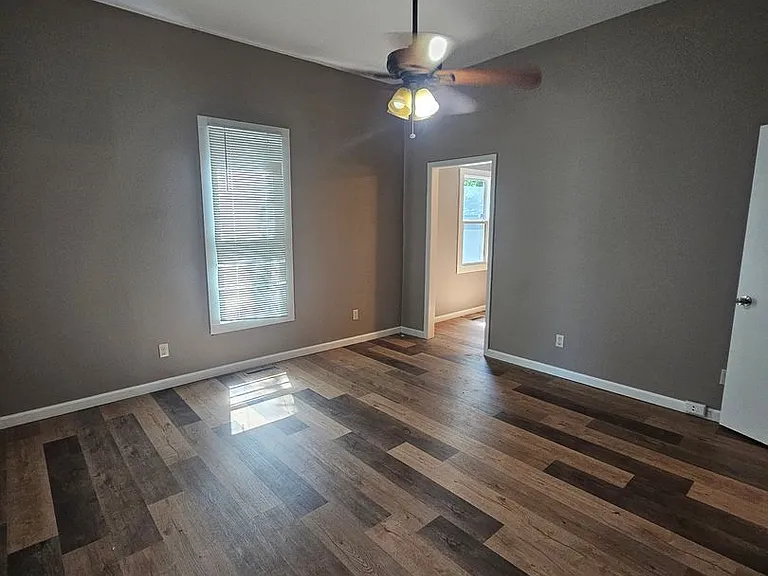 1030 W Scott St — Photo 3