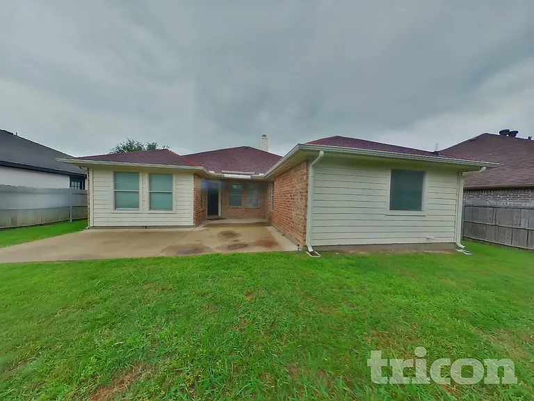1630 Emily Ln — Photo 15