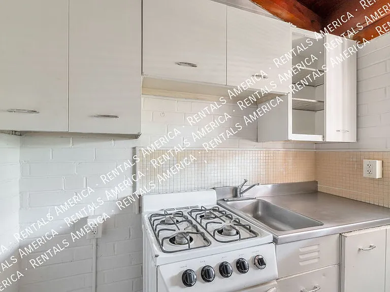 947 N Alvernon Way #7 — Photo 5