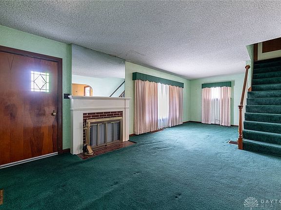 4th image of 30 Murray Dr