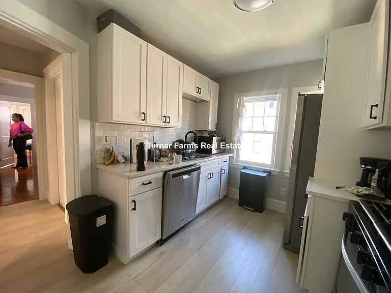 256 Main St — Photo 2