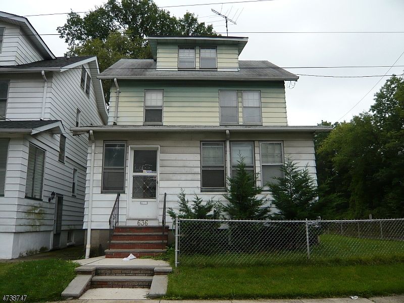 2nd image of 636 Buchanan St