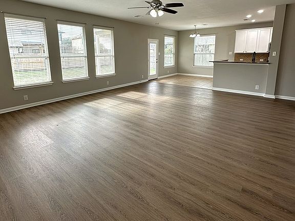 3rd image of 2816 Granite