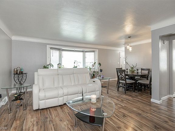 3rd image of 1114 Homestead Rd