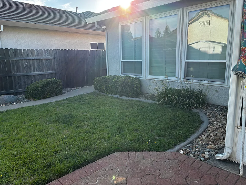 6289 Crater Lake Dr