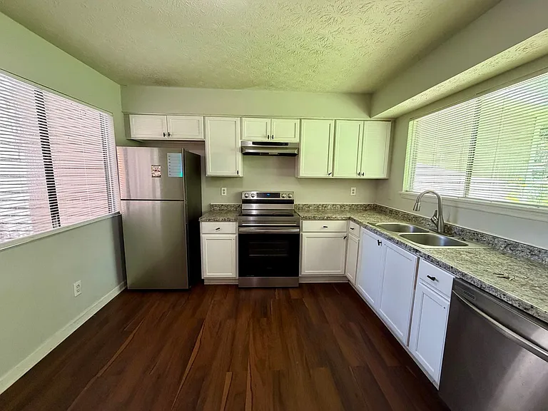 8588 Creekwood Way — Photo 11