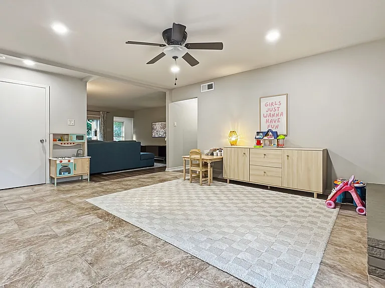 611 Stardust Ln — Photo 5