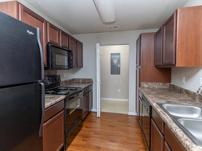 Sizemore Creek Apartments — Photo 8