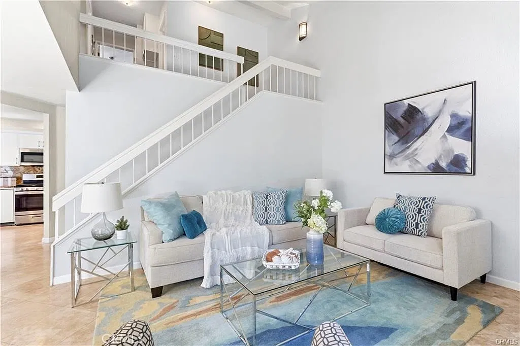 3 bed, 2.5 bath, 1424 sqft, $4,250 — Photo 2