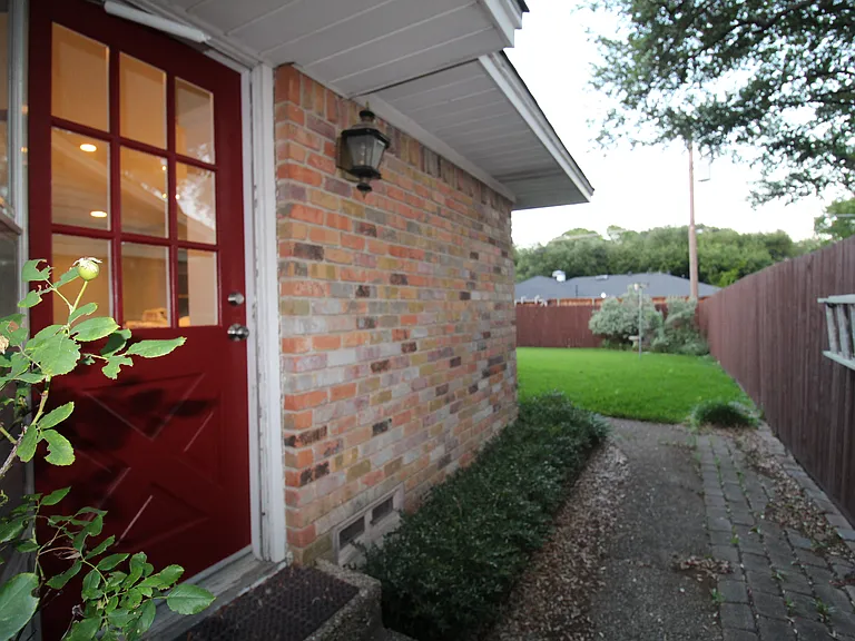 10146 Coveridge Dr — Photo 17