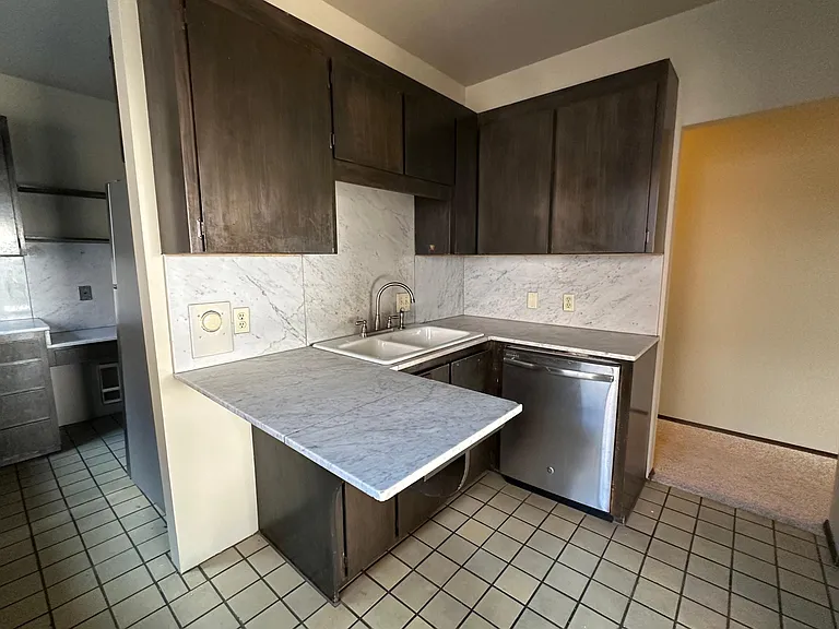 602 Melrose Ave E #202 — Photo 9
